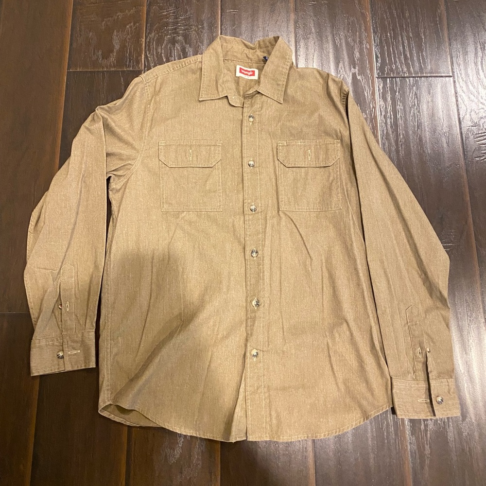 Wrangler Button Down Shirt Size Medium